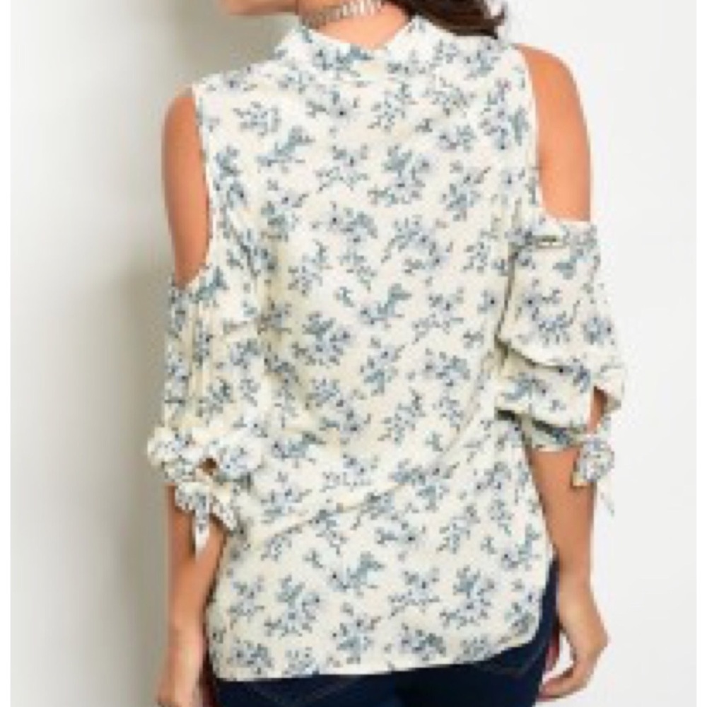 🌴FLORAL COLD SHOULDER🌴 - Picture 2 of 2